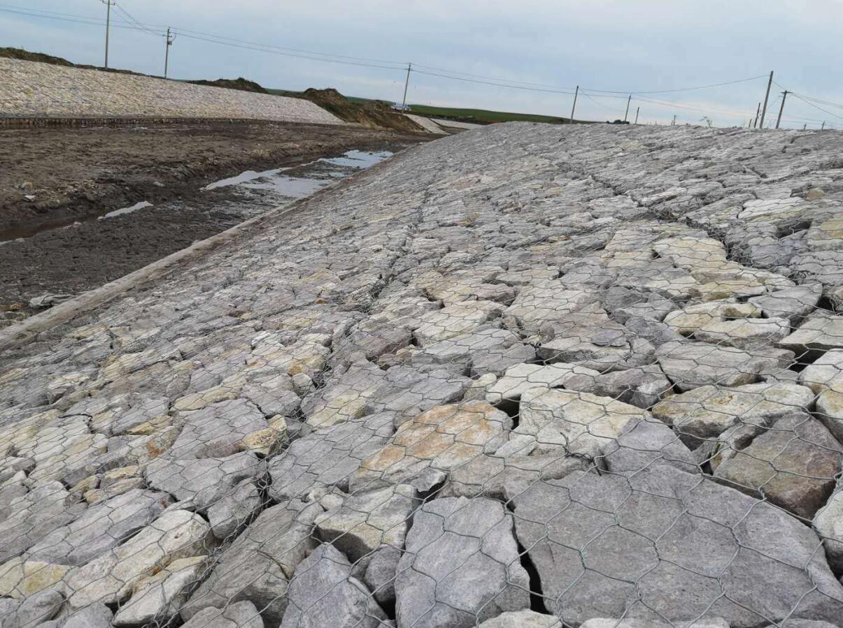 鉛絲石籠護坡15531868633 鉛絲石籠護坡15531868633